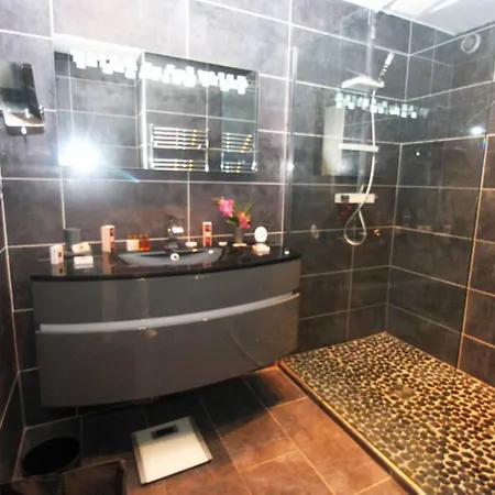 Le Regency Yourhosthelper 4* Apartment *